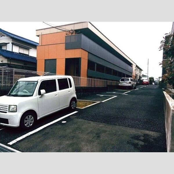プリムヴェール　十番館 駐車場