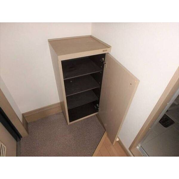 レジデンス三田(立川市)0303号室 玄関