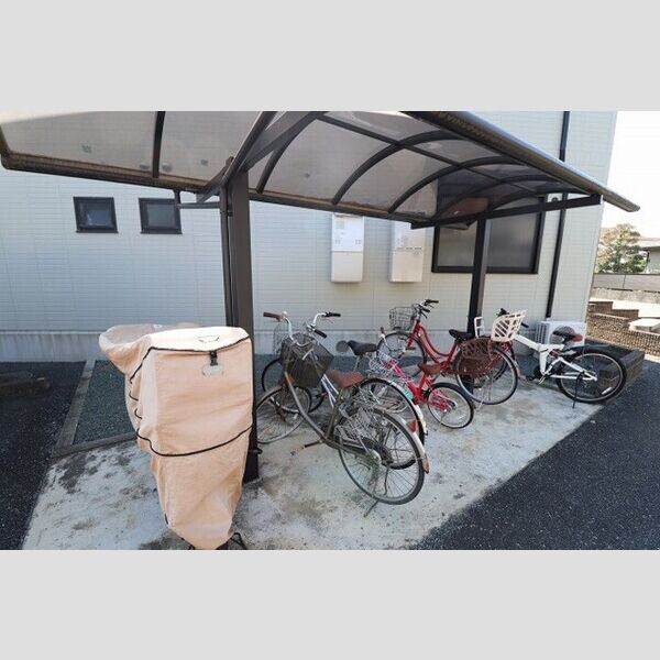 ロイヤルガーデン　B102号室 駐輪場