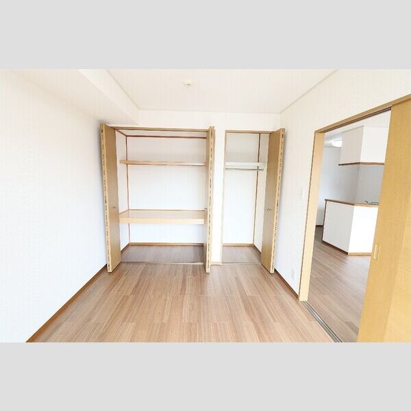 オーシャンヒルズ　EE201号室 物入