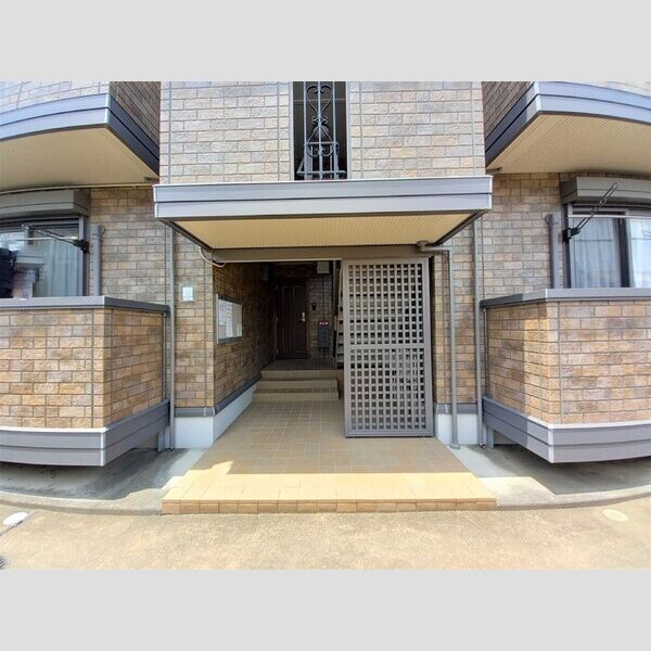 ヴィラ ルミエール　　A エントランス