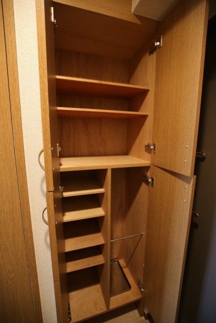 ミリオンガーデン早稲田 靴入