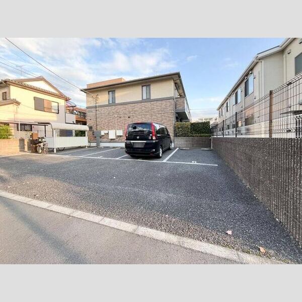 グランシャリオ 駐車場