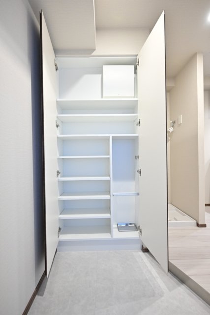 ＧＲＡＮＳＩＴＥ　ＮＡＫＡＭＥＧＵＲＯ6階 靴入