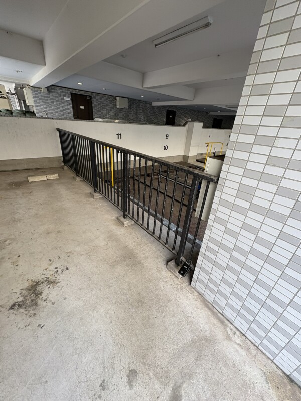 フジマンション末広(E-103)2階 バイク置き場