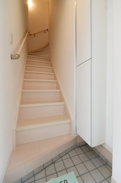 ウィンズ・パレ西落合 玄関