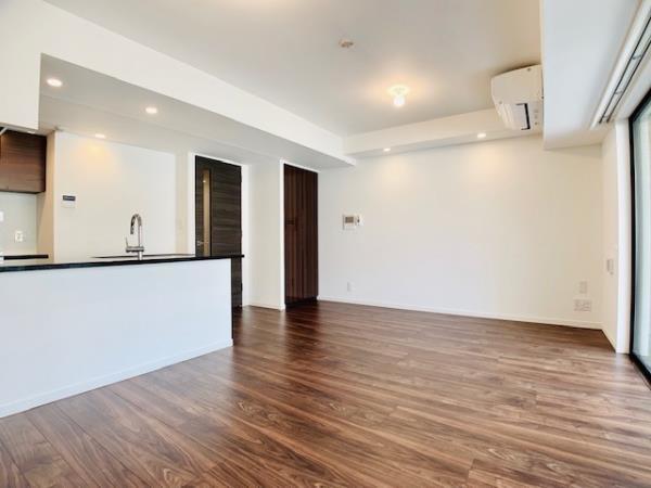 ＥＶＥＲＴＯＷ　ＣＨＯＪＡＭＡＲＵ2階 リビング