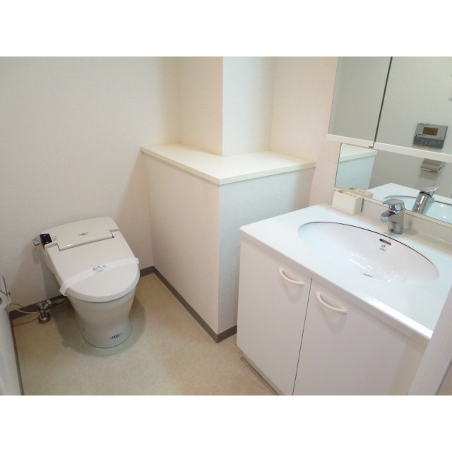 プレール・ドゥーク新宿御苑2階 同建物別部屋の参考画像