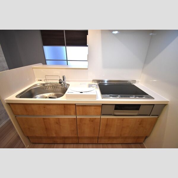 ルチェ・ソラーレ 対面式システムキッチン