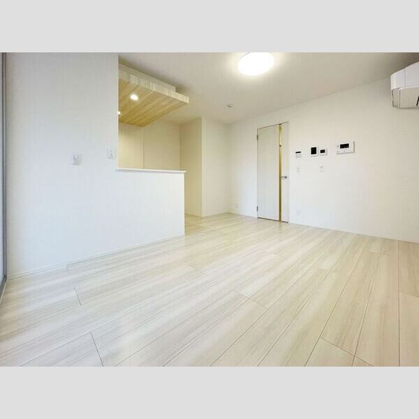 ルリアン給田101号室 リビング