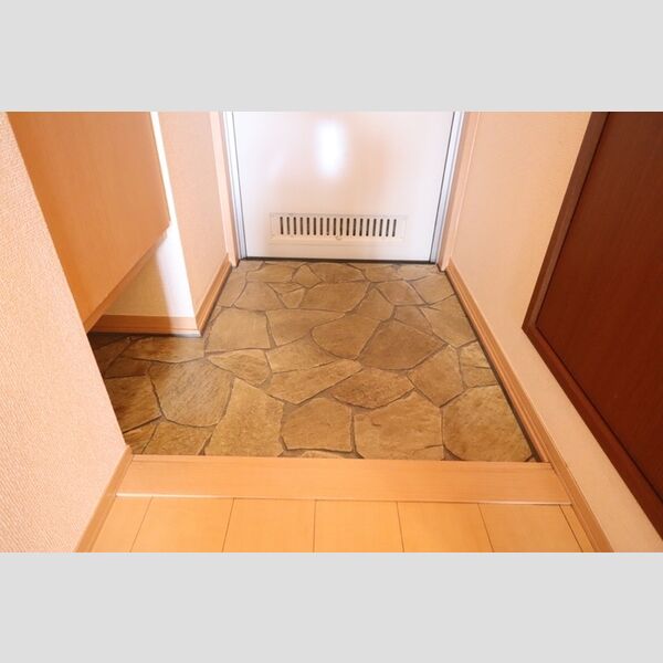 モンテローザ206号室 玄関