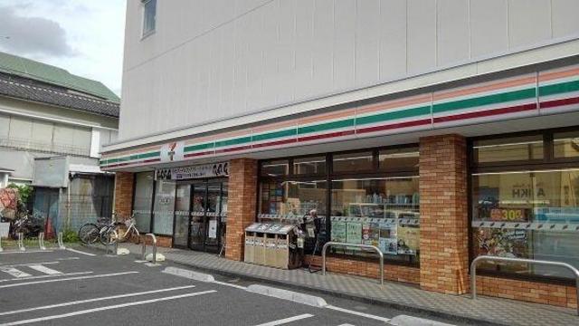 レノンストリート0203号室 【コンビニエンスストア】セブンイレブン横浜樽町2丁目店まで263ｍ