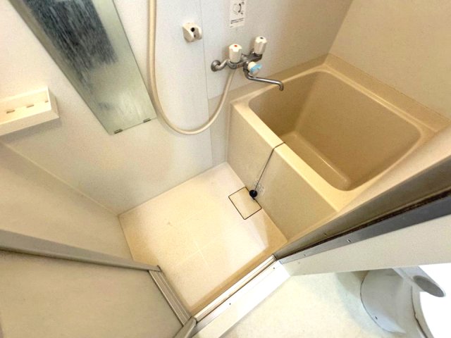 レガリア新丸子203号室 ※クリーニング前の写真です。