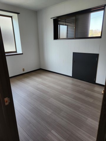 古戸戸建て ２階洋室
