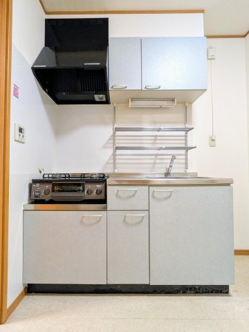 コーポKⅡ キッチン。都市ガスだからガス代が安い！２口コンロは新品。