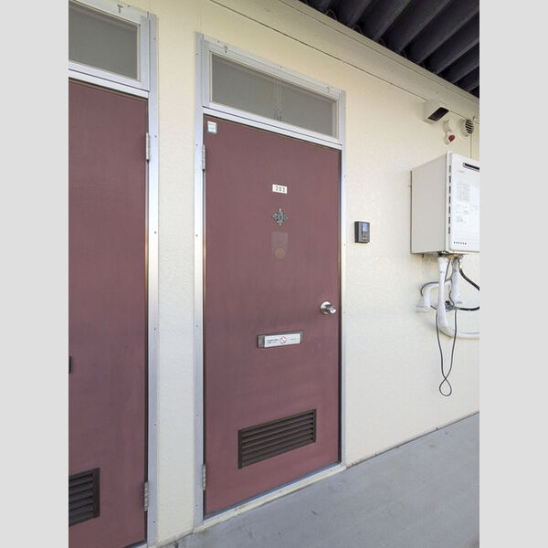 ハイツ井上　C棟 玄関