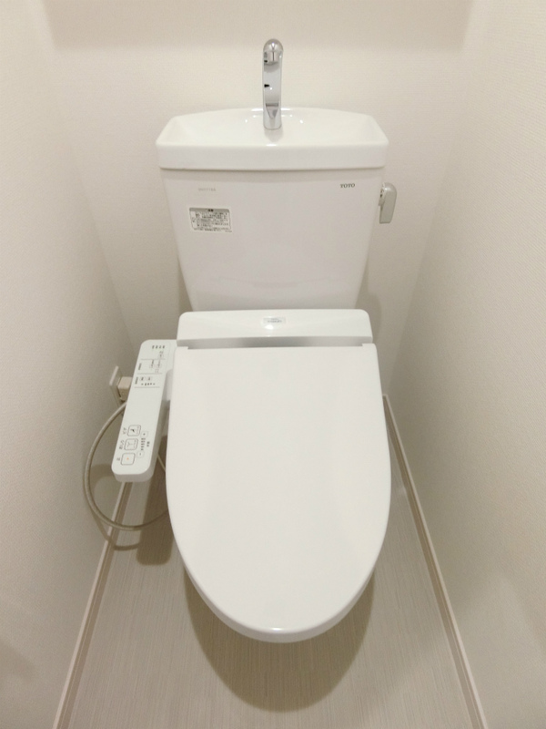 リブリ・ソレアード3階 トイレ