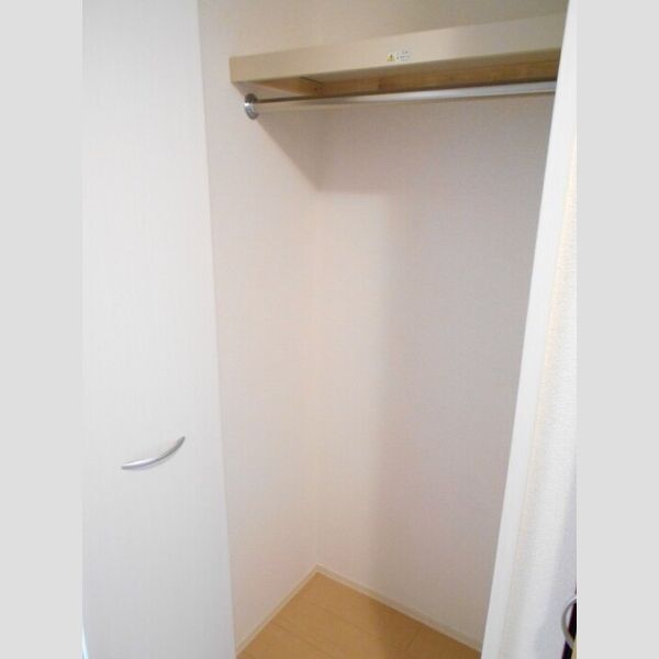 グリシーヌ　B301号室 廊下収納