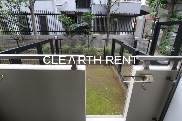 菱和パレス世田谷桜新町1階 広々としたバルコニーとお庭