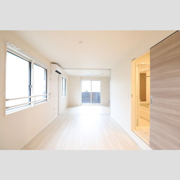 Lucky circle Hiyoshi (ラッキーサークルヒヨシ)202号室 リビング