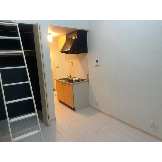 エクセレント三ツ沢B棟203号室 リビング