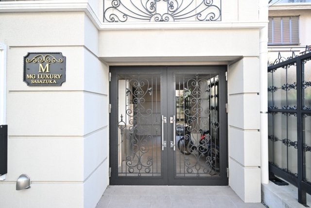 MG　LUXURY　SASAZUKA3階 エントランス