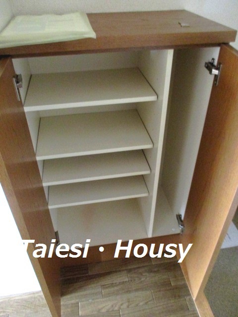 リバーサイドハイツ湘南0604号室 玄関収納