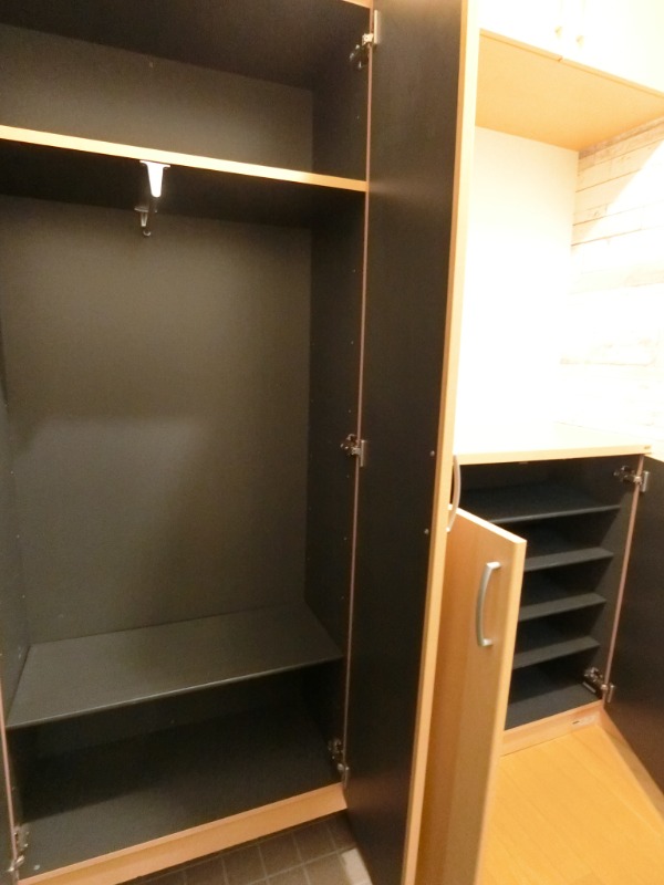 アバンテ大和田 靴だけでなく洋服も収納できるシューズボックス