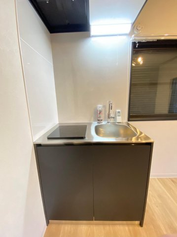 コーポ逆井206号室 サンワカンパニー製のIH式のコンパクトなミニキッチンです