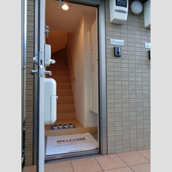 カーサ・ラ・ティーダ 201号室　玄関