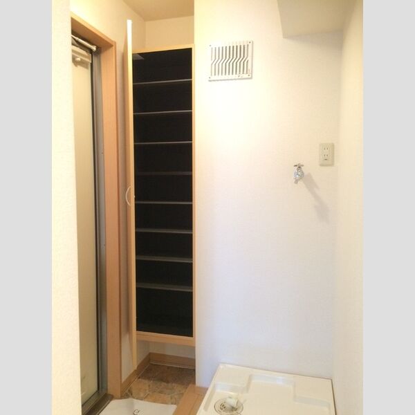 ソレーユ・トレビナ201号室 201号室玄関収納