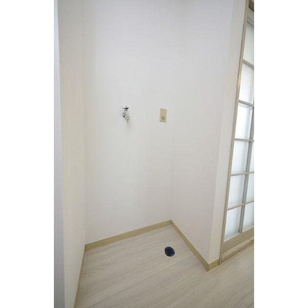 ヴィラK&M0202号室 洗濯機置場