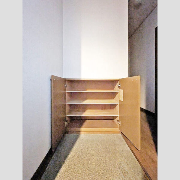 フローラK202号室 靴箱