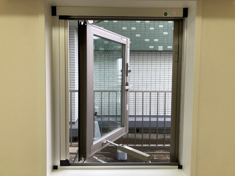 グランパーク町屋7階 ルーフバルコニー側窓