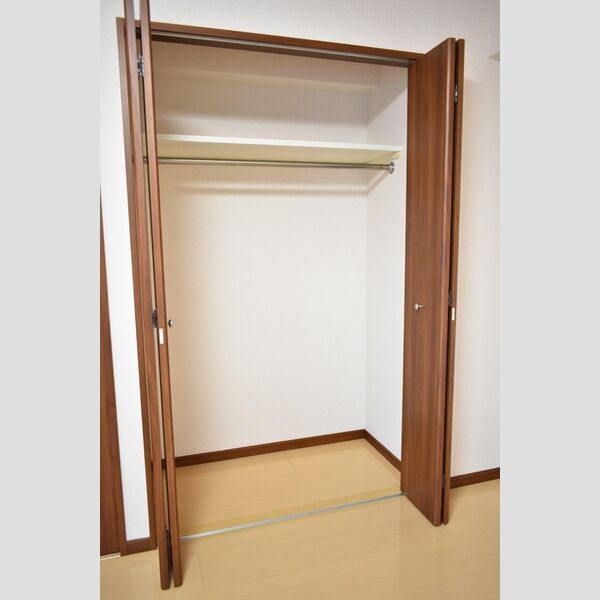 ラ・セネシオ702号室 クローゼット