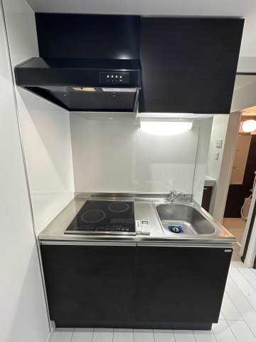 ベイハウス金沢文庫102号室 ２口ＩＨヒーターで料理する方も満足♪キッチン収納スペースも豊富です★