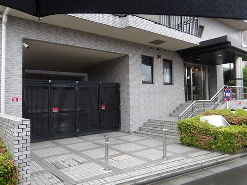 ライオンズテラス川越 エントランス入口階段　※2025年5月撮影