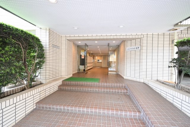 ディアプラザ根津2階 エントランス