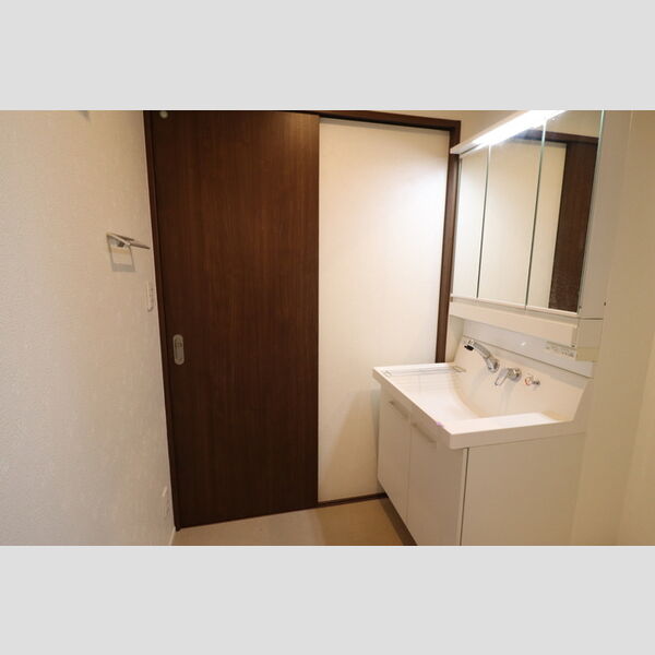 ノエル高砂101号室 洗面所