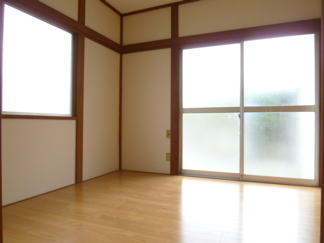 稲森荘1F号室 リビング