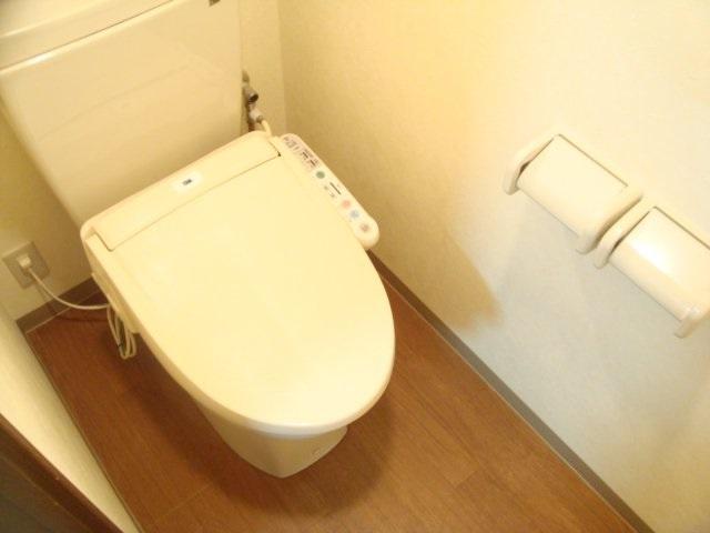 ソレイユ御幸105号室 シャワー付トイレ