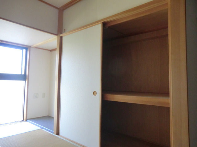ラ・クラッセ西寺尾0410号室 収納