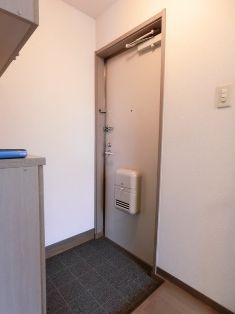エコ・レジデンス0103号室 玄関