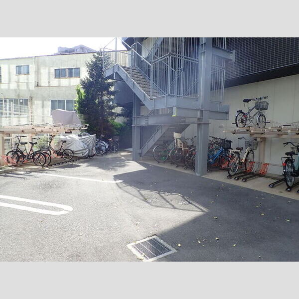 LROCKS 駐輪場