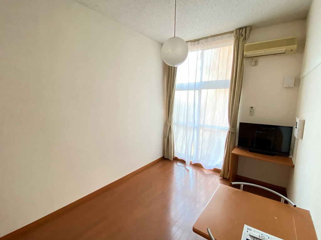 レオパレスグランドゥールＡ リビング