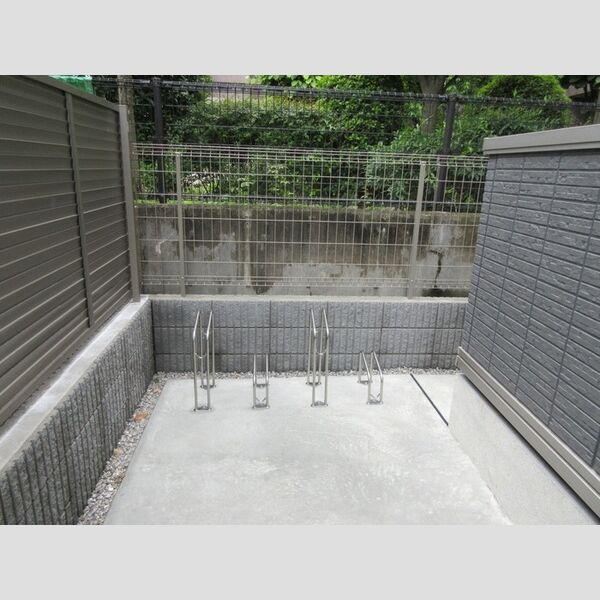 アンジュール小豆沢 自転車置場