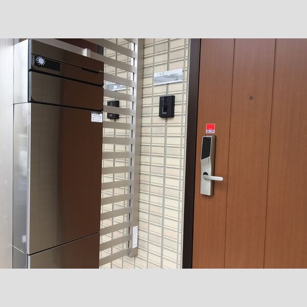 colina(コリーナ)　Ⅱ102号室 玄関・戸別宅配ボックス