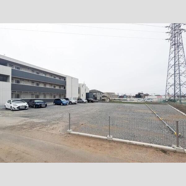 plume103号室 駐車場