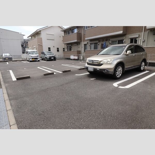 クオーレ 駐車場