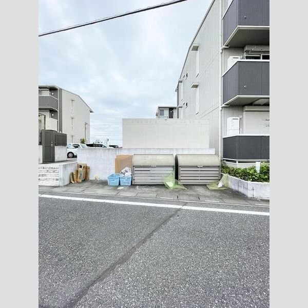 ヘリオス吉川美南　アレス ゴミステーション